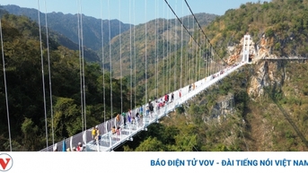 Đau đầu vì vé máy bay, Mộc Châu có là lời giải?