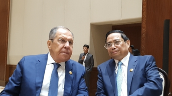 Thủ tướng gặp Bộ trưởng Ngoại giao Nga Sergei Lavrov tại Indonesia