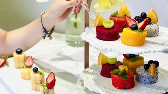 Mẹ đảm tự tay biến tấu trái cây hình bánh kem khiến các con ngưỡng mộ, chị em ngợi khen