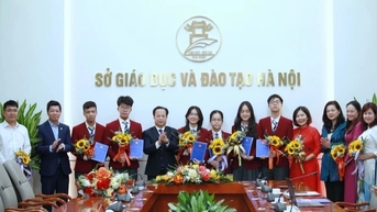Học sinh đầu tiên của Hà Nội nhận mức thưởng mới 200 triệu đồng