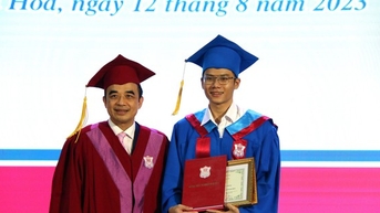 Tân bác sĩ thủ khoa Phân hiệu Thanh Hóa Y Hà Nội từng trượt đại học
