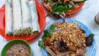Ngang qua Hồ Gươm, nghe tiếng kéo lách cách... lại thèm nộm bò khô