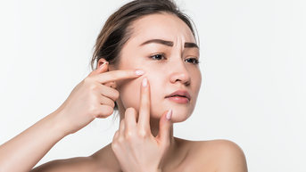 Tại sao dưỡng ẩm da vẫn khô?