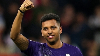 Tiền đạo Real muốn trấn áp tinh thần Man City