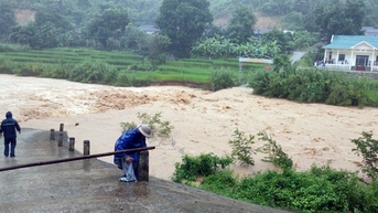 Nước lũ đổ về, sơ tán hàng chục hộ dân ở miền núi Thanh Hóa