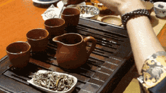 Muôn kiểu thưởng trà của người Việt
