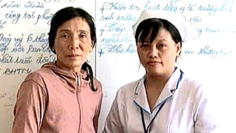 Hộ lý, điều dưỡng nhặt được 20 triệu đồng và trả lại cho người bệnh