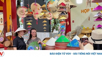 Quà tặng và trải nghiệm thu hút khách du lịch Hà Nội