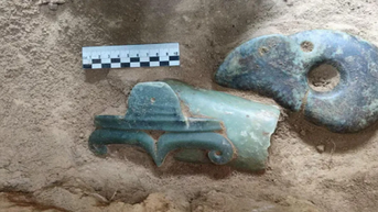 5000年前の墓で発見された史上最大の翡翠の龍像