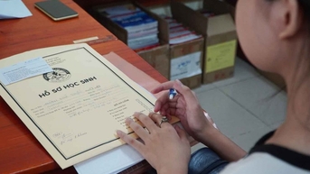 Phụ huynh, học sinh tìm chỗ học sau khi trượt lớp 10 trường THPT công lập