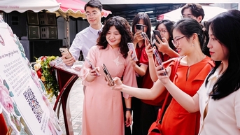 ពិធីសម្ពោធមិនមានផ្កាអបអរសាទរទេ