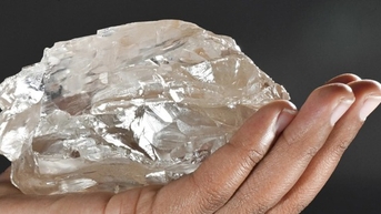 Tìm thấy viên kim cương 2.492 carat, lớn thứ 2 thế giới
