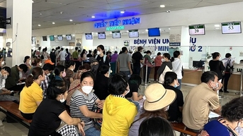 Bệnh viện Ung bướu TP.HCM quá tải, bệnh nhân ung thư chờ 4-6 tuần mới được xạ trị