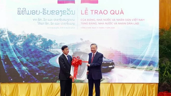 Việt Nam tặng Lào 20 xe điện VinFast