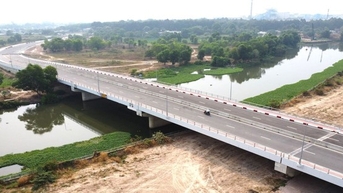 ការបិទស្ពានឆ្លងកាត់ទន្លេ Thi Tinh ក្នុងទីក្រុង Binh Duong ជិតនឹងបើកធ្វើចរាចរណ៍
