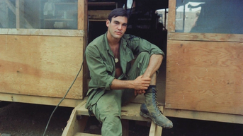 Vì sao đạo diễn lừng danh Oliver Stone không bao giờ quên được Việt Nam?
