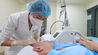 Làm đẹp 'không dao kéo' hút khách dịp Tết