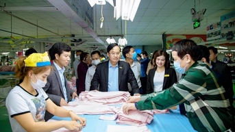 Thị trường ấm lên, xuất khẩu dệt may 'nhắm' 44 tỉ USD
