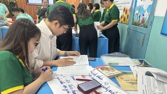 Cấm giáo viên, hiệu trưởng ép buộc, vận động học sinh mua sách tham khảo