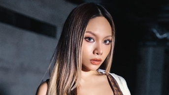 'Tôi từng hoảng loạn muốn bỏ nghề, nghe lời mẹ lấy chồng, sinh con'