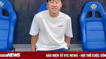 Chờ nhận bồi thường, HLV Shin Tae-yong ở lại Indonesia đóng phim