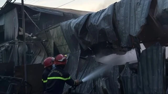 ប៊ិញឌឿង៖ អគ្គិភ័យ​នៅ​រោងចក្រ​ត្រូវ​បាន​ផ្អាក​ដោយ​សារ​តែ​ការ​បំពាន​ការ​បង្ការ​អគ្គិភ័យ