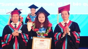 Bốn sinh viên Kinh tế Quốc dân hoàn thành sớm chương trình học, tốt nghiệp với điểm tuyệt đối