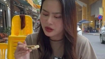 태국 여성 리포터, 하노이 당면과 튀긴 두부를 맛보고 8점 부여