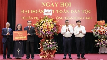 Chủ tịch UBND TP Trần Sỹ Thanh dự Ngày hội Đại đoàn kết tại quận Hoàn Kiếm