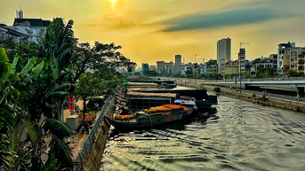 Tấp nập chợ hoa 'Trên bến dưới thuyền' duy nhất tại TP Hồ Chí Minh