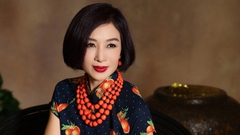 Hoa khôi Thu Hương tái xuất làm người mẫu ảnh sau gần 30 năm