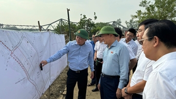 Kiên quyết không để phát sinh mới vi phạm trật tự xây dựng ven sông Hồng