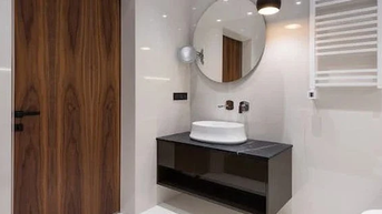 Nên đóng hay mở cửa phòng tắm sau khi sử dụng?