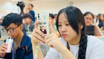 Dùng ChatGPT làm bài, sinh viên hoảng khi kiến thức vào nhanh, đi vội
