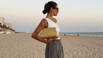 Áo trễ vai và quần dài, trang phục tạo nên vẻ ngoài thanh lịch nữ tính