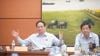 នាយក​រដ្ឋមន្ត្រី៖ បើ​ខ្ចី​លុយ​ត្រូវ​បង្វែរ​ស្ថានការណ៍ មិន​អាច​ធ្វើ​រឿង​តូចតាច​បាន