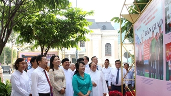 Khai mạc triển lãm ảnh chào mừng Đại hội Mặt trận