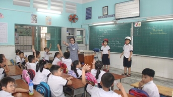 Quận 12 thông tin thêm vụ "người lạ đưa tiền, tiếp cận học sinh ở cổng trường"