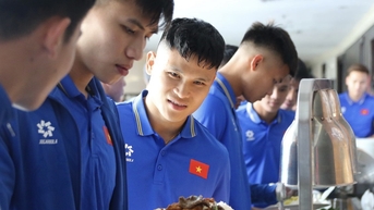 Tuyển Việt Nam được chào đón nồng nhiệt ở Qatar