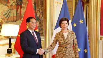 Bộ trưởng Ngoại giao Bùi Thanh Sơn hội đàm với Bộ trưởng châu Âu và Ngoại giao Pháp Catherine Colonna
