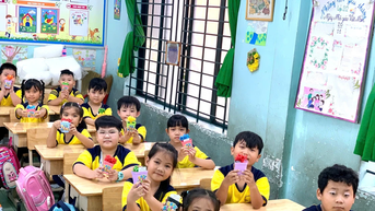 Hơn 500 học sinh Trường Tiểu học Lý Nhơn (quận 4) trở lại trường sau sự cố tốc mái