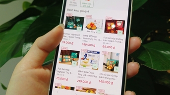 Bánh trung thu bán trên chợ mạng giảm một nửa giá