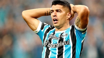 Suarez phải tiêm thuốc giảm đau hàng ngày