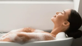 Nhiều lợi ích từ việc tắm bồn nước ấm