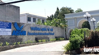 호치민시 인민위원회 부위원장은 미국 국제학교의 활동을 계속 모니터링하도록 지시했습니다.