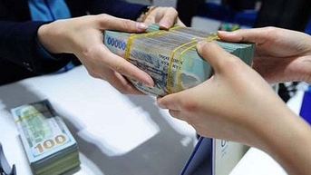 Lãi suất tiết kiệm đồng loạt tăng, người dân phập phồng lo lãi vay
