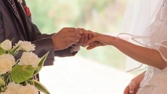 Lấy chồng 77 tuổi, cô gái tin rằng không bao giờ quá già để yêu