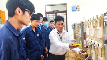 Gỡ khó cho trường nghề