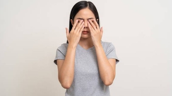 Người phụ nữ đột ngột mù 1 mắt hóa ra là triệu chứng của ung thư phổi