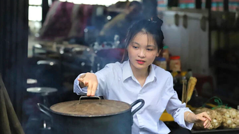 Nữ sinh bán hàng trên đèo Đá Trắng đạt 3 điểm 10 thi tốt nghiệp THPT